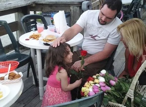 6 yaşında diye evlat edinilmişti, 22 yaşında çıktı! Dünya gündemine oturan "sosyopat cüce" 4