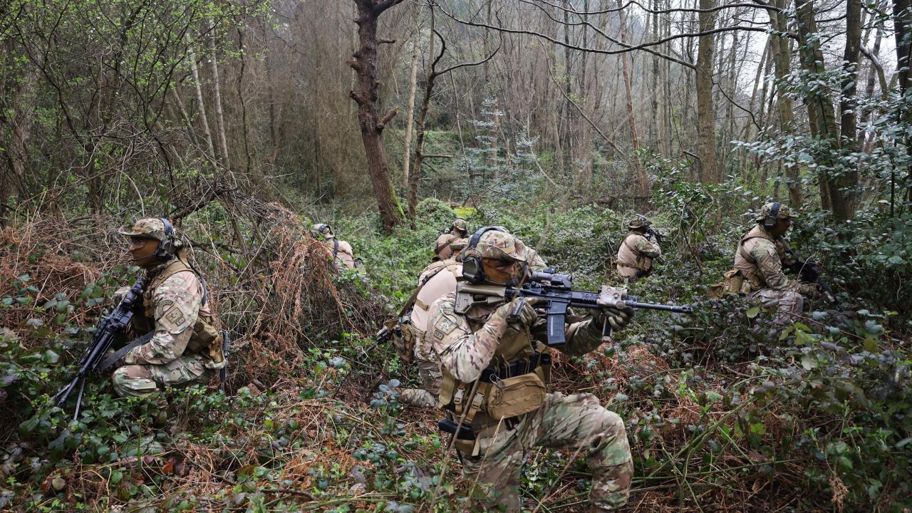 SAT Komandolarının eğitimi nefes kesti 16