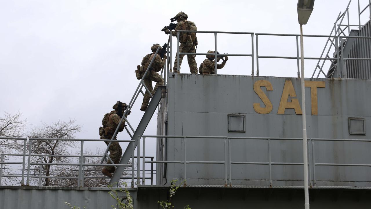 SAT Komandolarının eğitimi nefes kesti 13