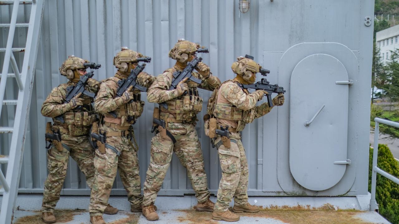 SAT Komandolarının eğitimi nefes kesti 3