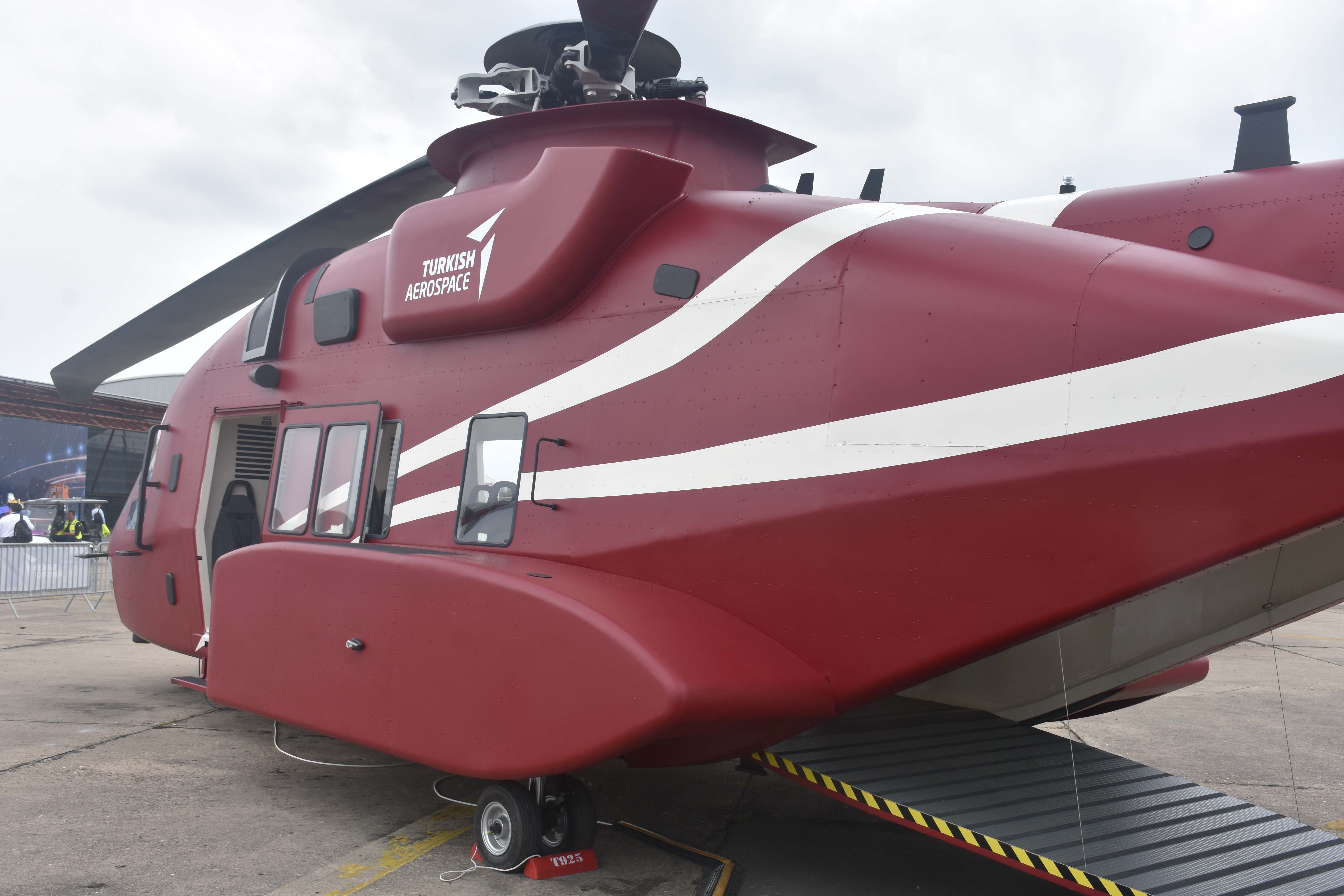 İlk kez vitrine çıktı! İşte Türkiye'nin yeni helikopteri T925 6
