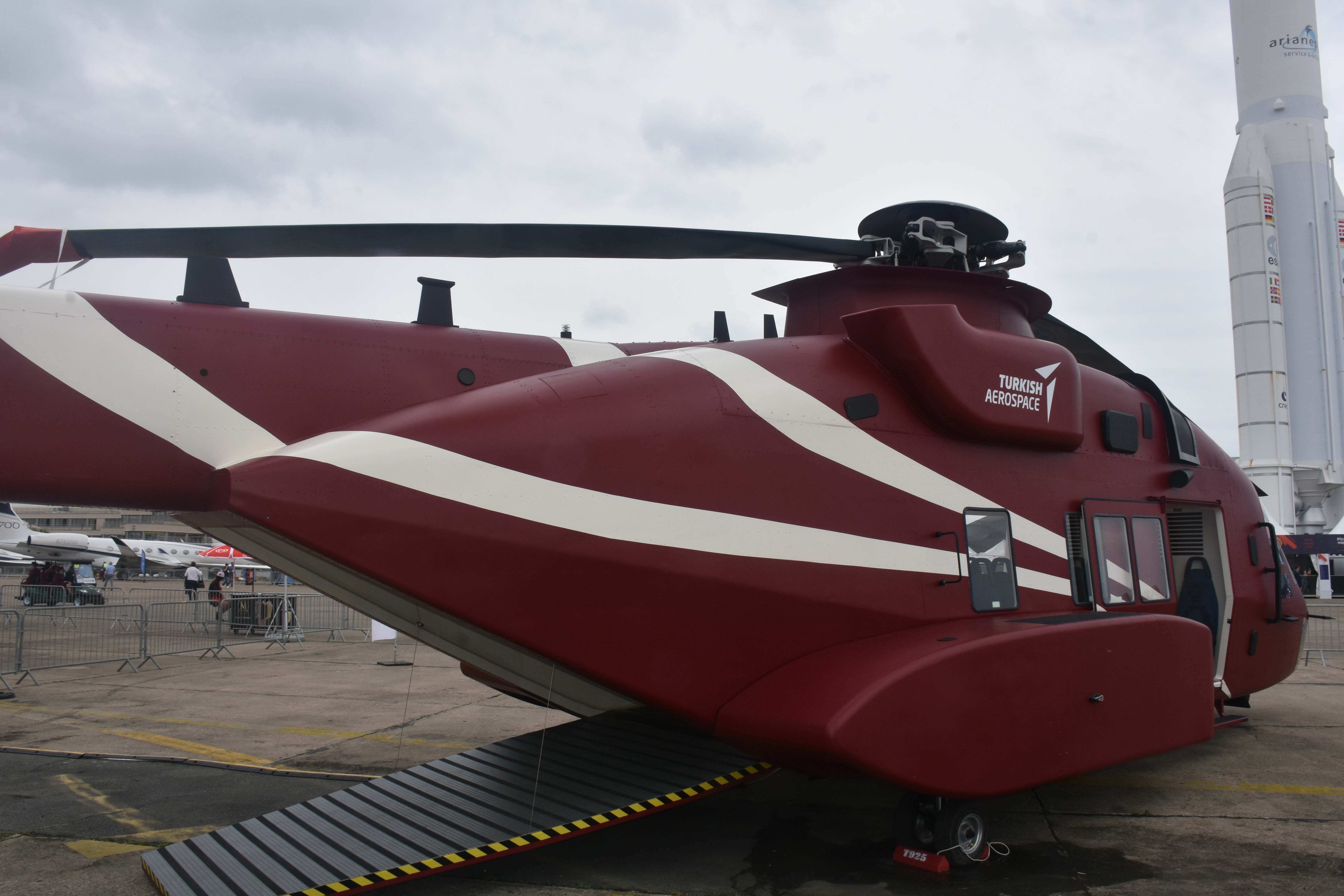 İlk kez vitrine çıktı! İşte Türkiye'nin yeni helikopteri T925 5