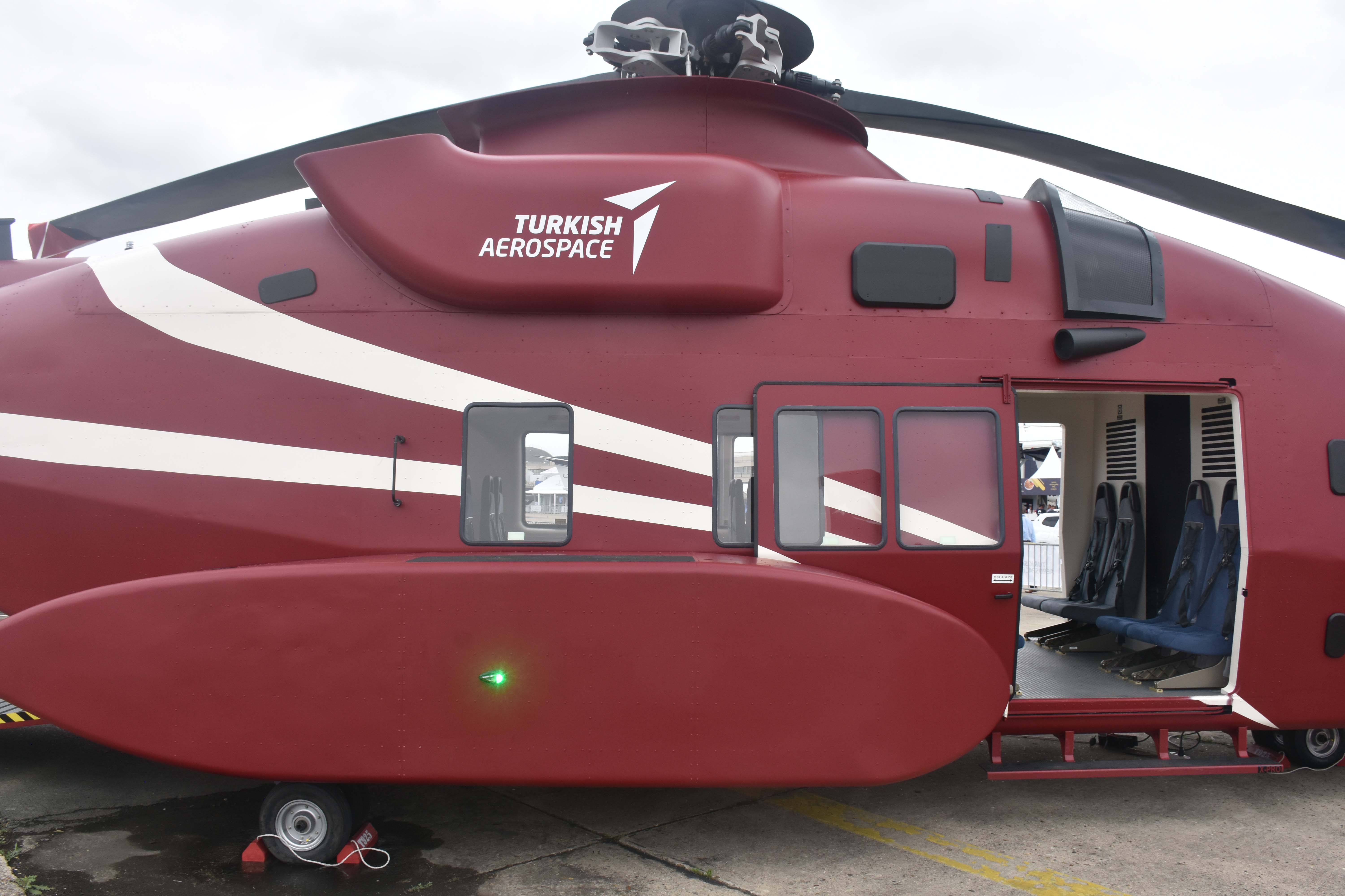 İlk kez vitrine çıktı! İşte Türkiye'nin yeni helikopteri T925 4