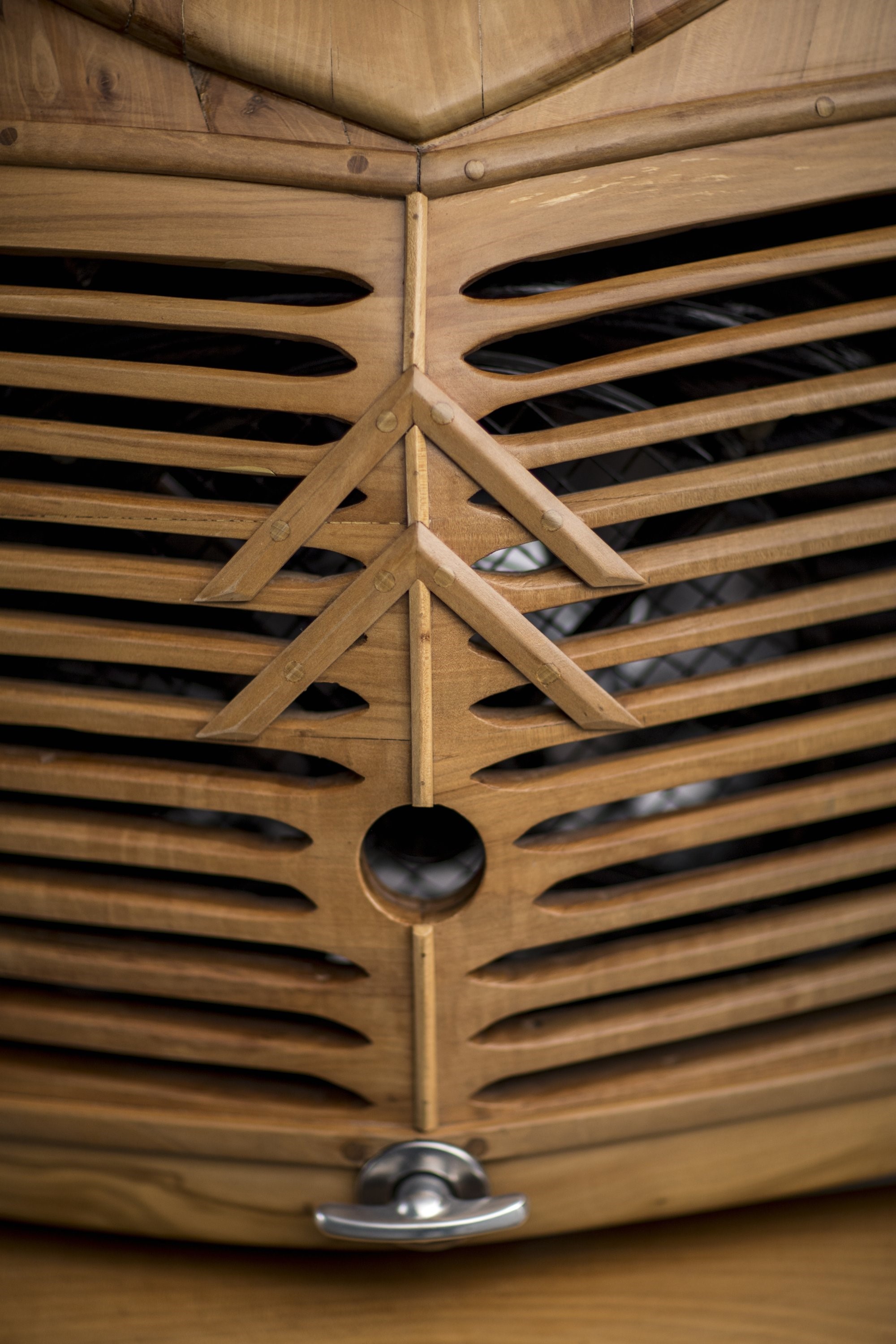 Ahşap otomobil rekor fiyata satıldı 2