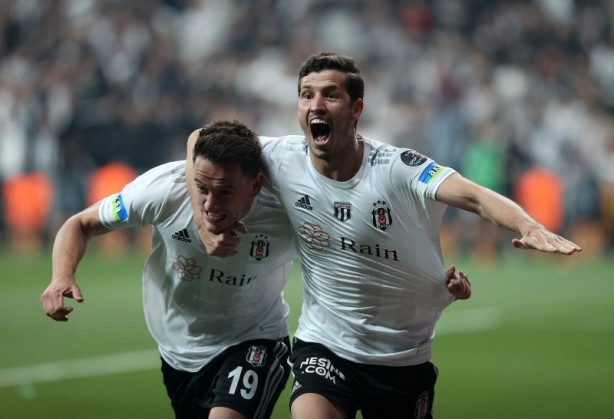 Beşiktaş'ta yaprak dökümü başladı! Şenol Güneş 5 yıldızın biletini kesti... 5