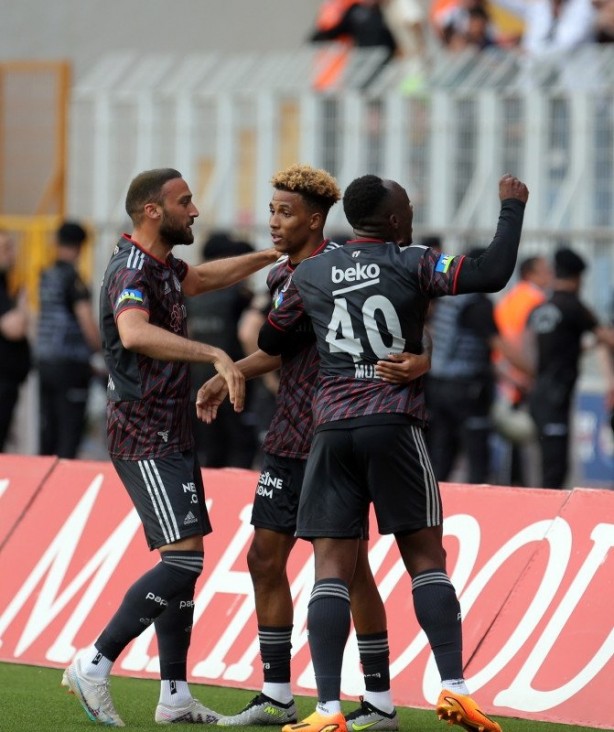 Beşiktaş'ta yaprak dökümü başladı! Şenol Güneş 5 yıldızın biletini kesti... 6