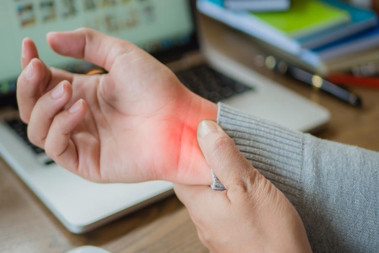 Elinizin uyuşma sebepleri sizi çok ama çok şaşırtacak! Neden olur? Uzmanından açık açık tüyoları 6