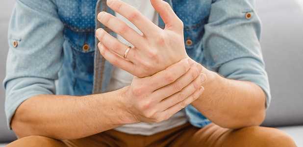 Elinizin uyuşma sebepleri sizi çok ama çok şaşırtacak! Neden olur? Uzmanından açık açık tüyoları 7