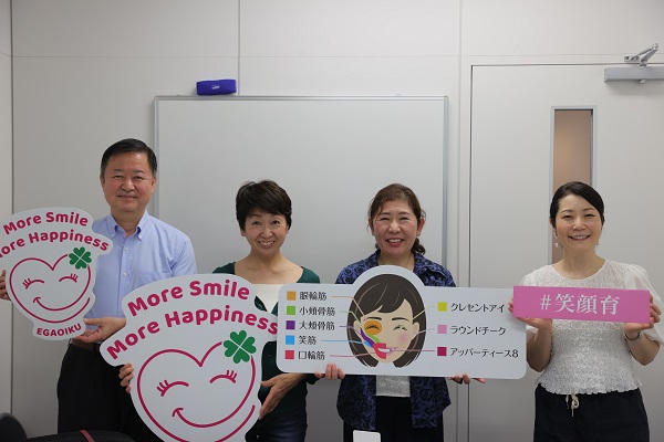 Bunun için eğitim almaya başladılar! Japonlar nasıl gülümseneceğini unuttu! 7