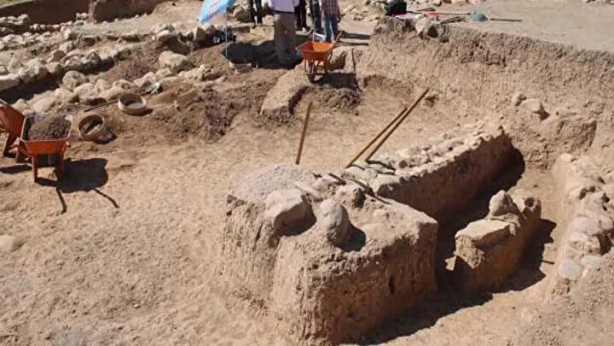 Mezarın içinden çıktı! Dünyanın gözü Türkiye'de 2