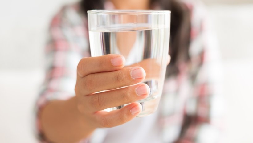 Suyu bu şekilde içmek toksinlerin atılmasını sağlıyor! Yararları saymakla bitmiyor... 1