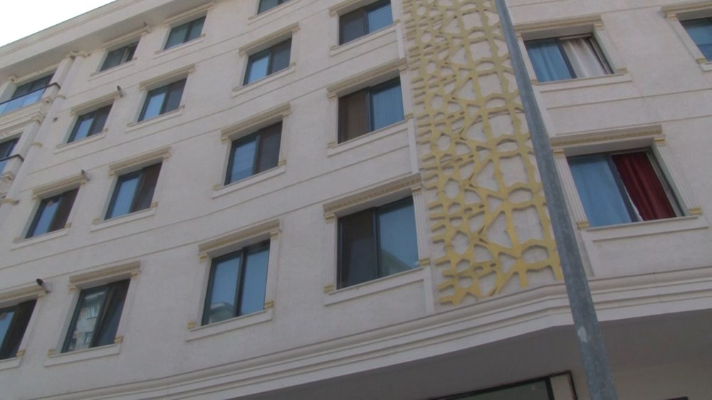 İstediği kirayı alamayan ev sahibi kiracılarını ifşa etti 1