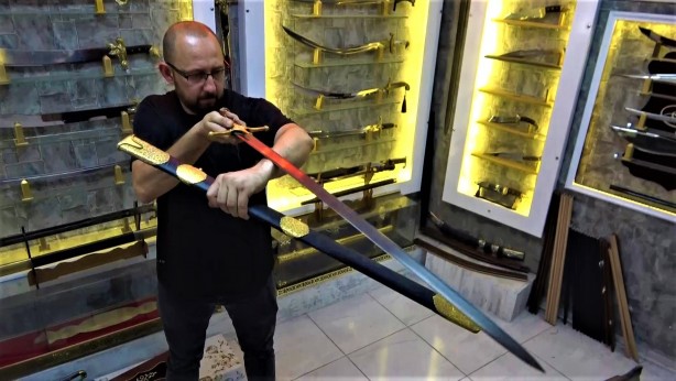 Öyle bir kılıç yaptı ki... Gören ağlıyor 2