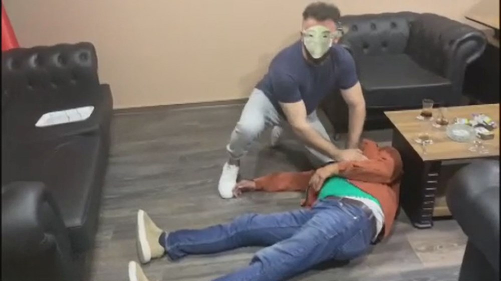 Müzik eşliğinde işkence! Saatlerce dövüp kayda aldılar 5