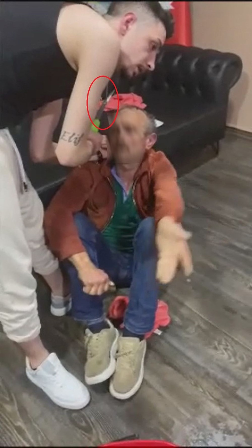 Müzik eşliğinde işkence! Saatlerce dövüp kayda aldılar 4