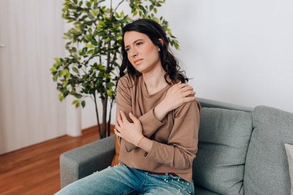 Omuz ağrısı deyip geçmeyin! Safra kesesinin tıkandığını gösteriyor... 6