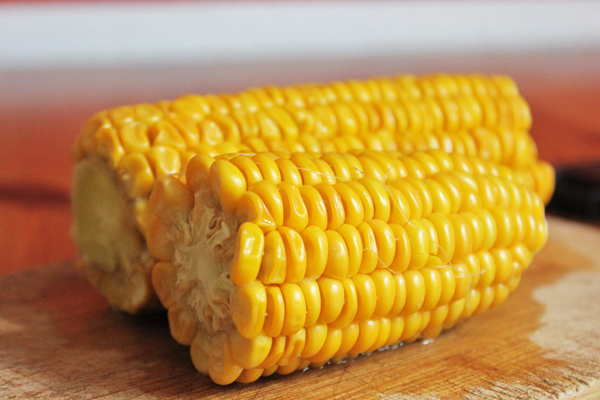 Bilenler, bir damlasını bile dökmüyor! Haşlanmış mısırın suyu tam bir şifa deposu çıktı! 2