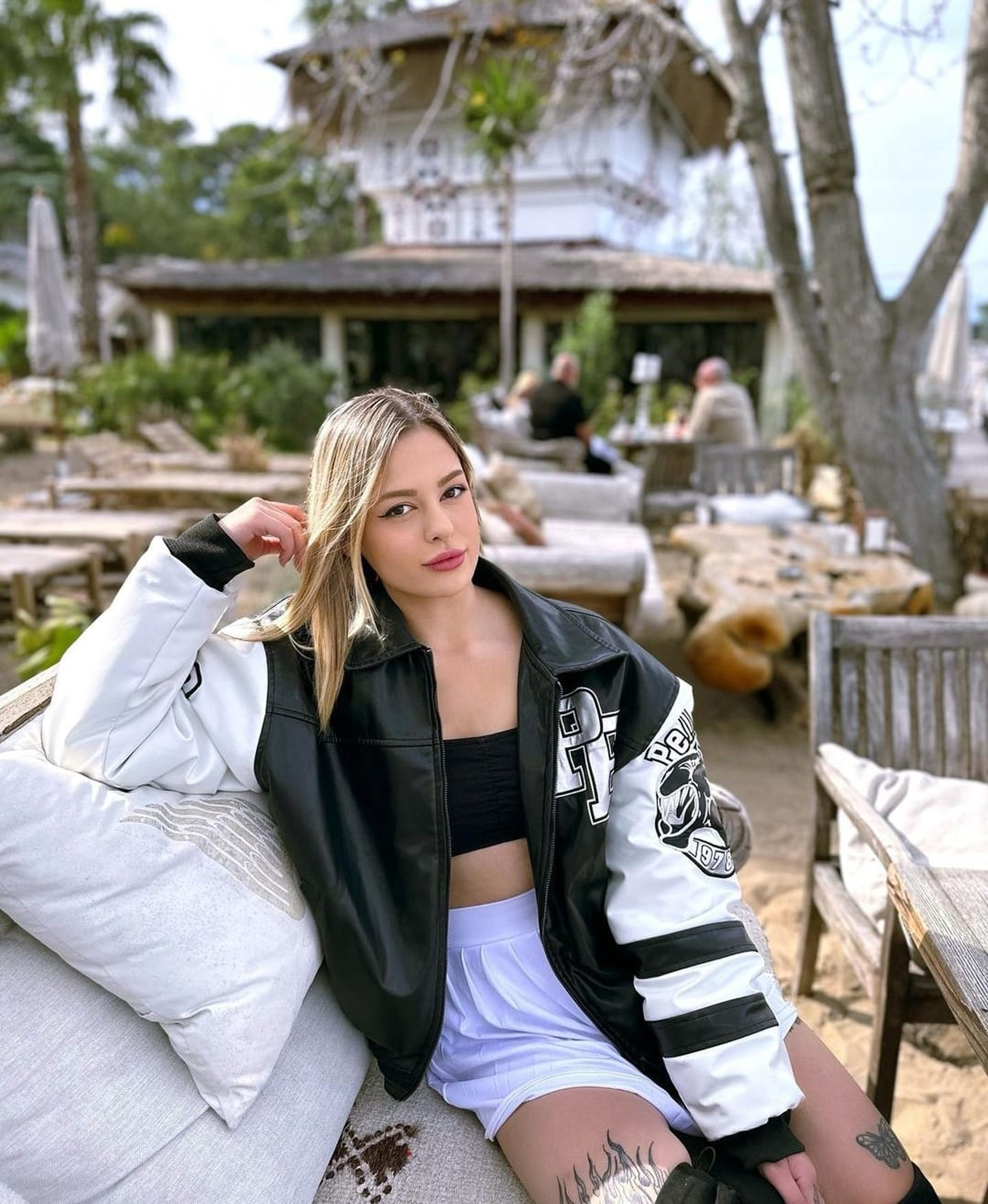 Sır ölüm! Arkadaşının evinde üçlü priz kablosuyla asılı bulundu 5