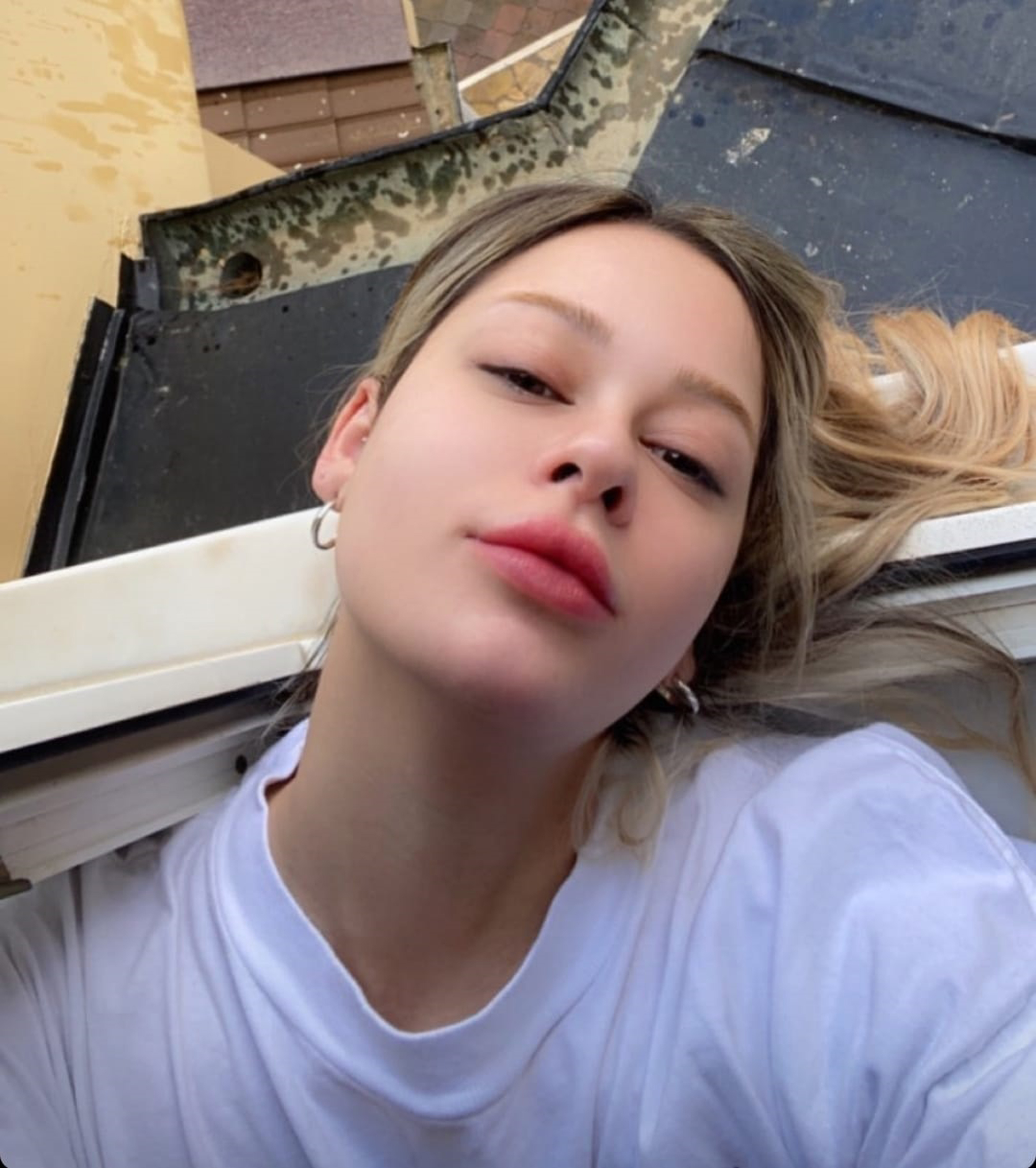 Sır ölüm! Arkadaşının evinde üçlü priz kablosuyla asılı bulundu 2