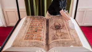 Eksik 10 sayfasının akıbeti bilinmiyor! Dünyanın günah dolu en büyük kitabı 10