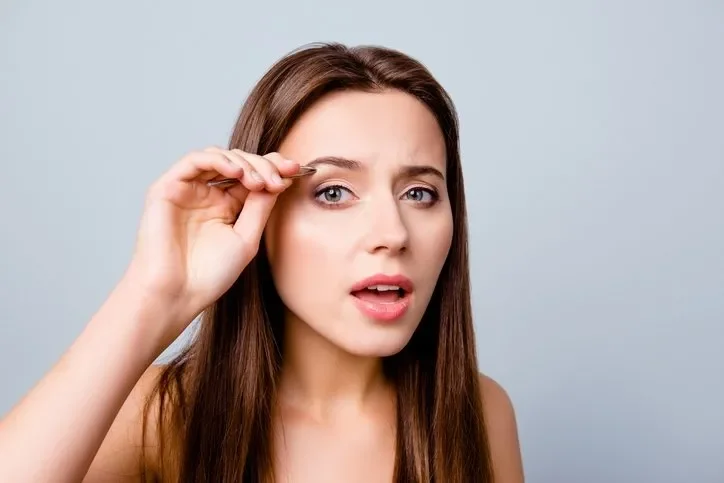 Tiroitlerin az çalıştığının göstergesi! Kaşlarınız böyle gözüküyorsa… 14