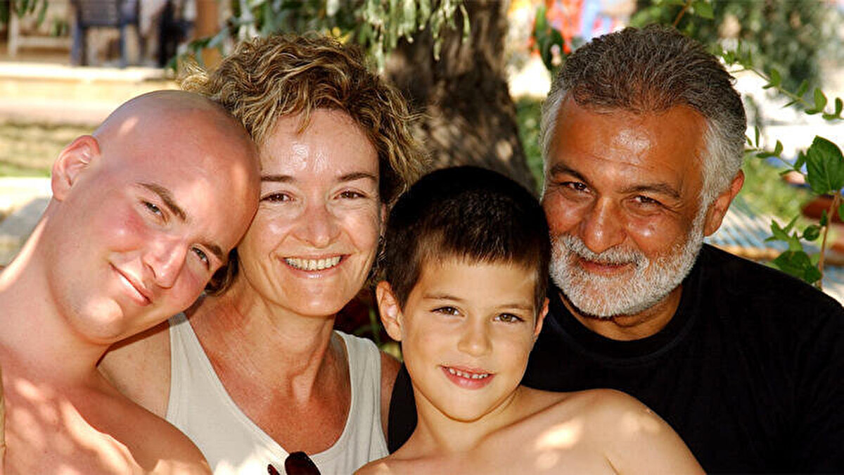 9 yıldır komada olan Kenan Işık'ı yolda gören gözlerine inanamadı! Bakan dönüp bir daha baktı... Kenan Işık iyileşti mi? 10