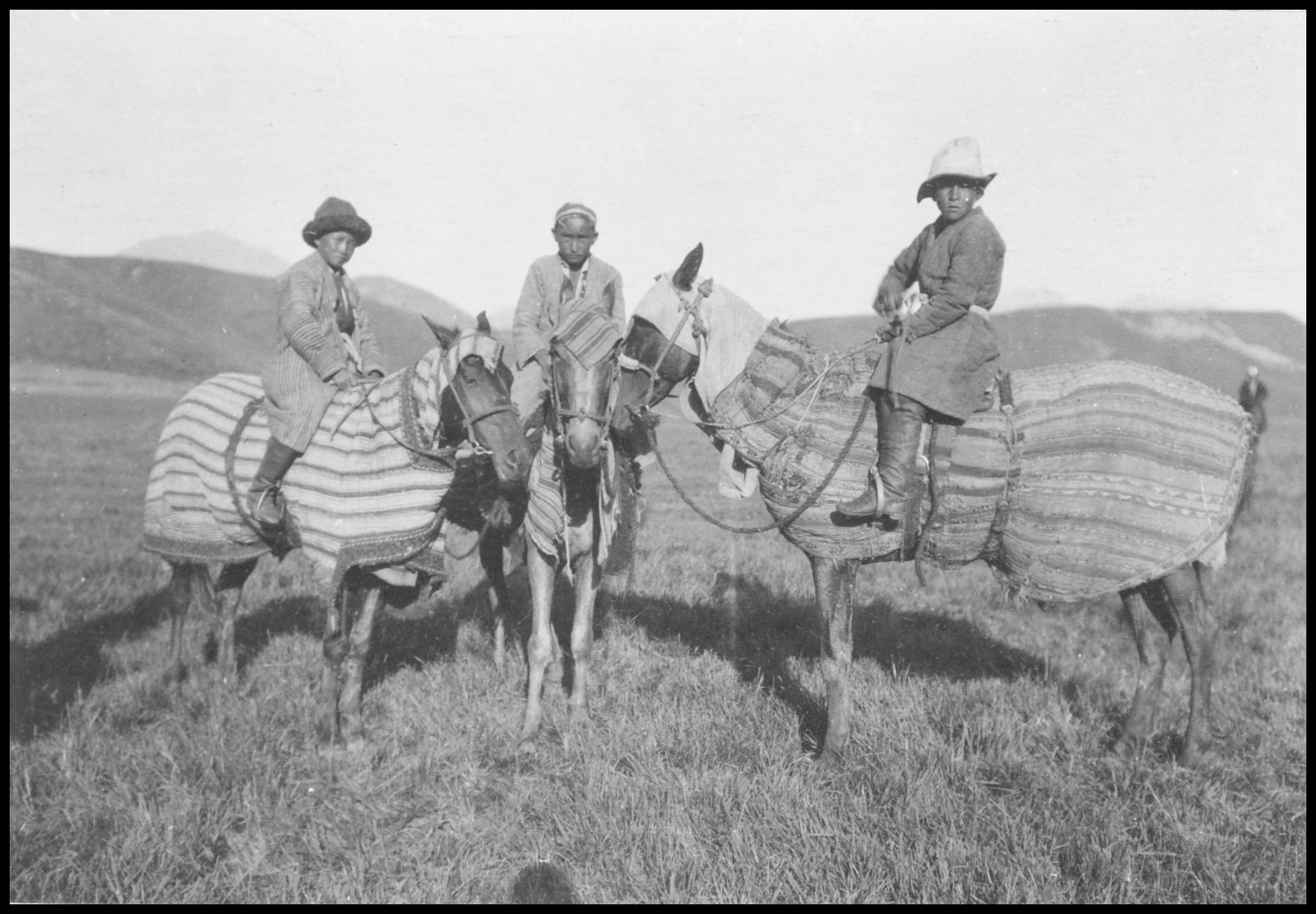 Fotoğraflar 111 yıl sonra gün yüzüne çıktı! Türk boylarının günlük yaşamları böyle görüntülendi 28