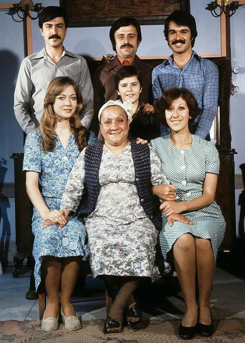 Hababam Sınıfı'nın Hafize Ana'sını hep gülerken gördük ama o günden sonra gözyaşı dinmedi! Adile Naşit'in büyük acısı... 11