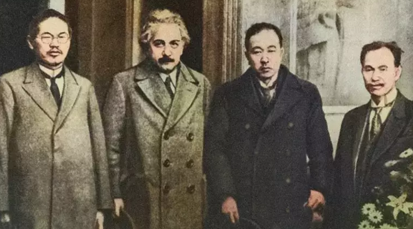 Einstein bahşiş yerine garsona iki not verdi! Notların birinde formül yazıyordu... O formül öyle bir fiyata satıldı ki 5