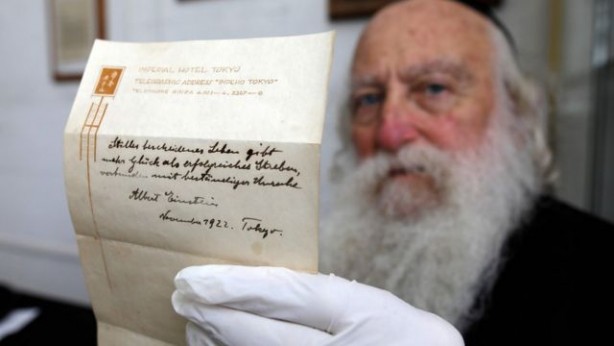 Einstein bahşiş yerine garsona iki not verdi! Notların birinde formül yazıyordu... O formül öyle bir fiyata satıldı ki 10