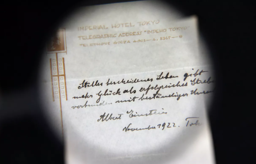 Einstein bahşiş yerine garsona iki not verdi! Notların birinde formül yazıyordu... O formül öyle bir fiyata satıldı ki 9