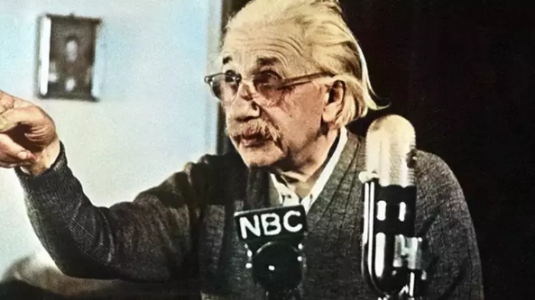 Einstein bahşiş yerine garsona iki not verdi! Notların birinde formül yazıyordu... O formül öyle bir fiyata satıldı ki 4