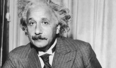 Einstein bahşiş yerine garsona iki not verdi! Notların birinde formül yazıyordu... O formül öyle bir fiyata satıldı ki 2