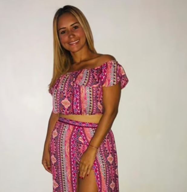 plajda-manzaranin-tadini-cikaran-genc-kadin-feci-16537898_5858_m