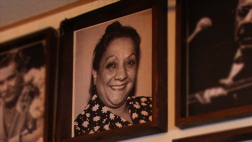 Hababam Sınıfı'nın Hafize Ana'sını hep gülerken gördük ama o günden sonra gözyaşı dinmedi! Adile Naşit'in büyük acısı... 16