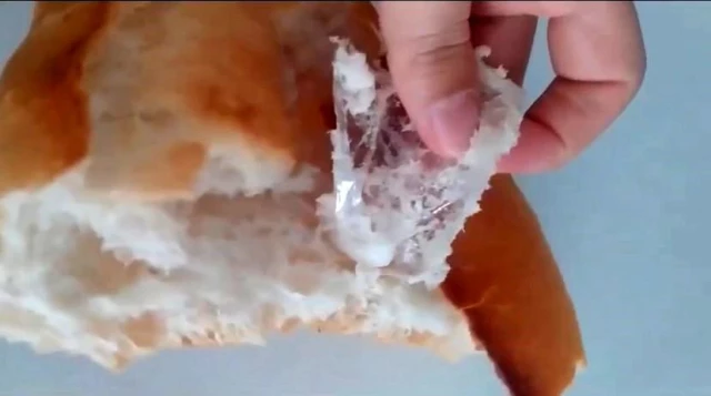 yemek-icin-aldiklari-ekmegin-icerisinde-poset-2-16565877_o