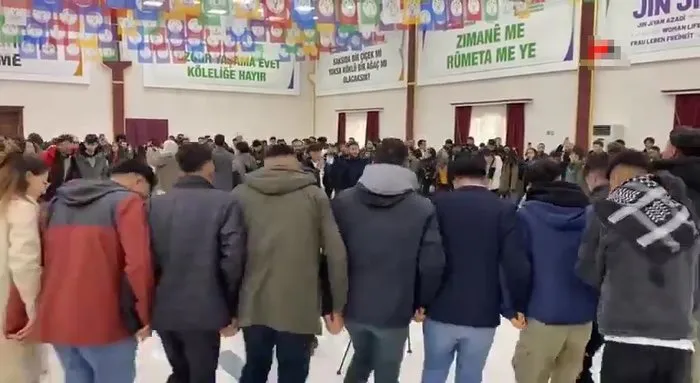 0x0-dem-partinin-kongresinde-skandal-goruntuler-terorist-basinin-sloganlari-atildi-1703414544466