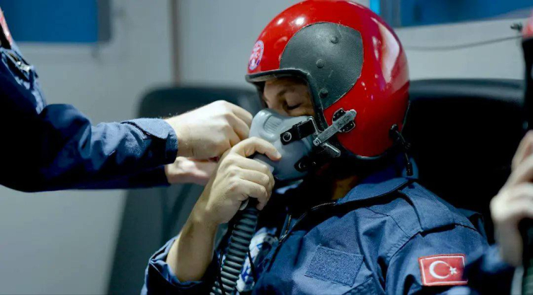 Alper Gezeravci Astronot