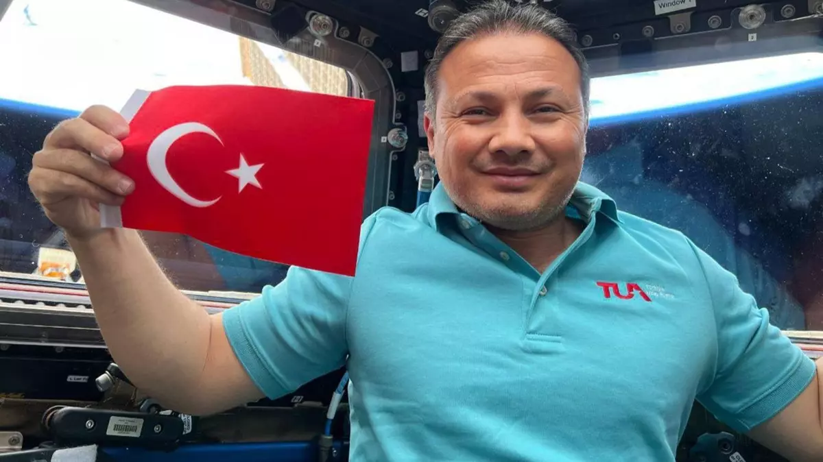 Astronot Alper Gezeravci 824 2 41