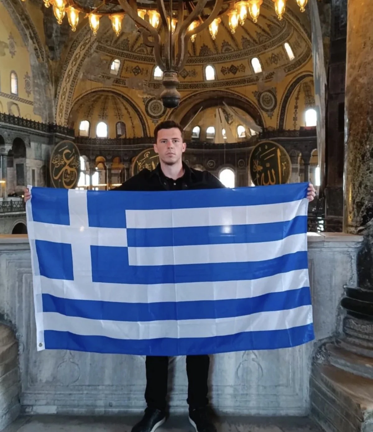 65F5881388Bd4331 W1200Xh1390