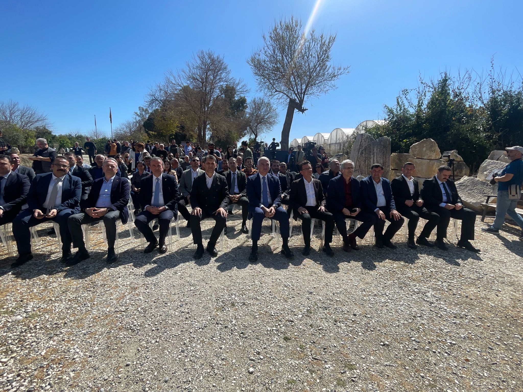 G I E Kyz Q Xc A A4H3 W