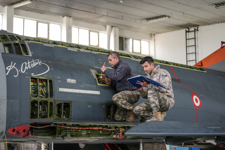 A A 20240406 34198189 34198170 T U R K O R D U S U N U N S E M A D A K I G O Z L E R I N I N B A K I M V E K O N T R O L L E R I T I T I Z L I K L E Y A P I L I Y O R