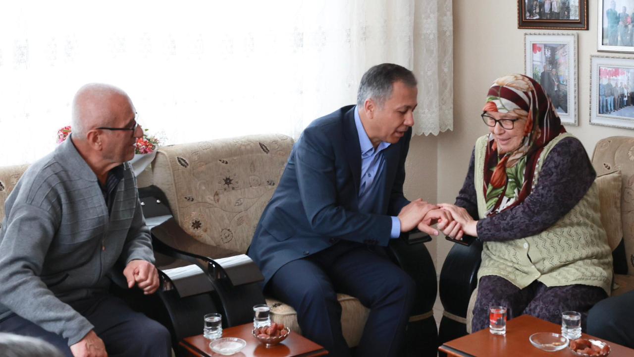 Ali Yerlikaya Aa 2212435