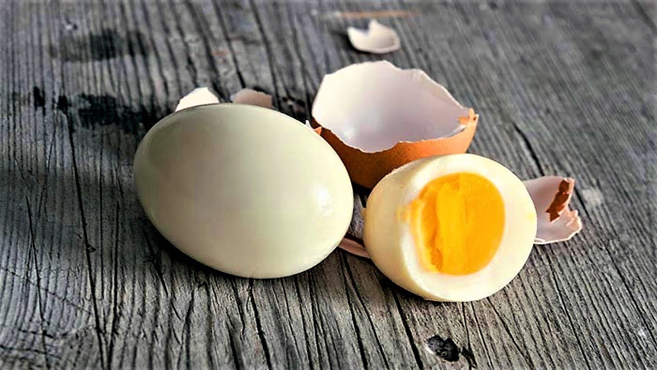 Yıllarca yanlış yapıyormuşuz! Yumurtanın kabuklarını soymak için... 4
