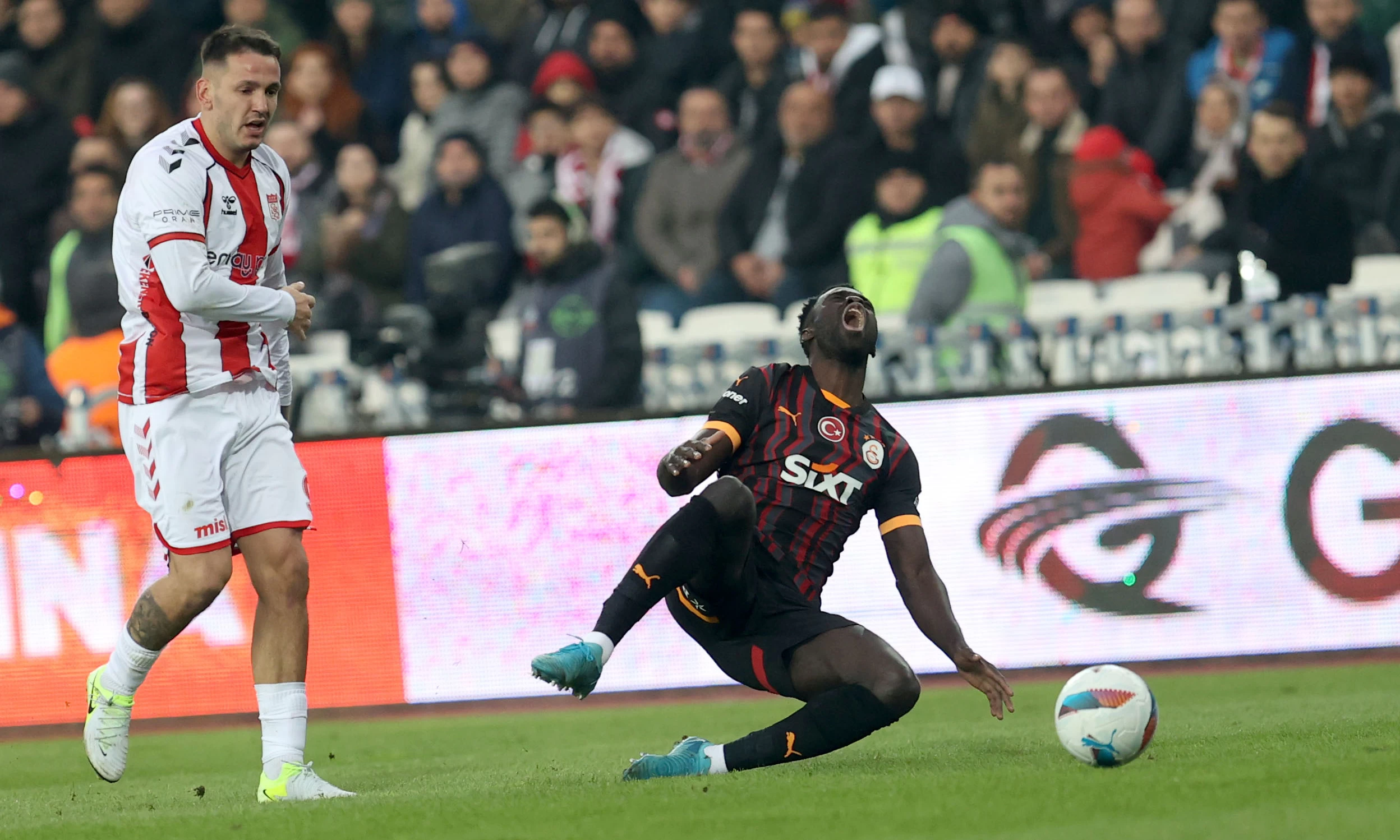 Galatasaray Sivasspor maçında korkutan sakatlıklar! 2