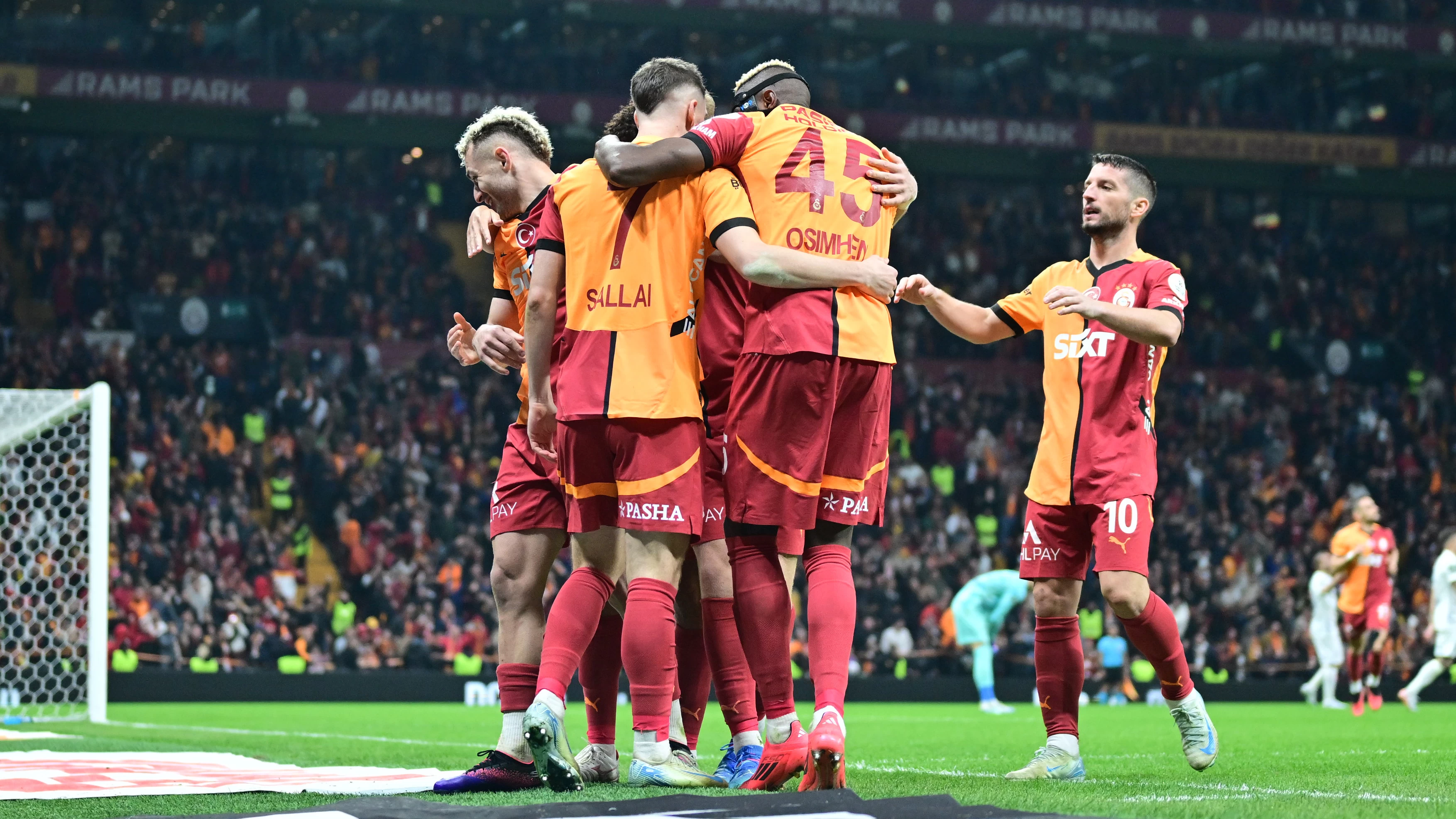 Lider Galatasaray Süper Lig'in en golcüsü 2