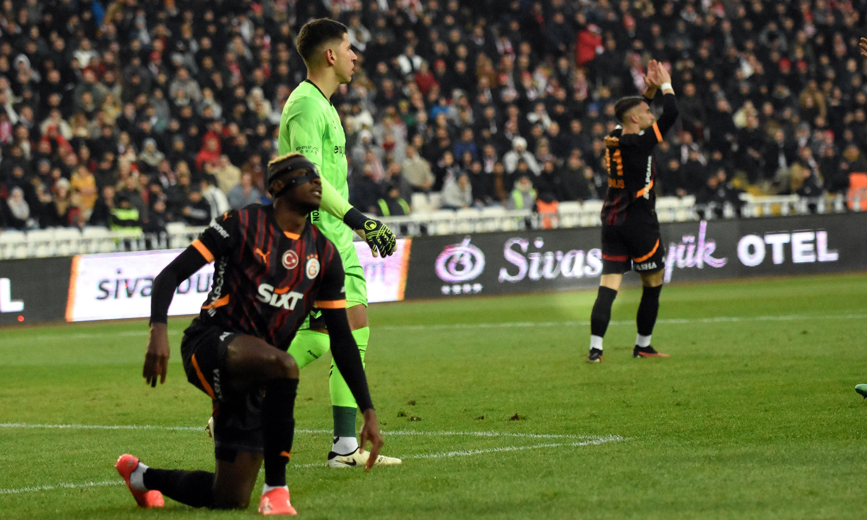 Galatasaray Sivasspor maçında korkutan sakatlıklar! 3