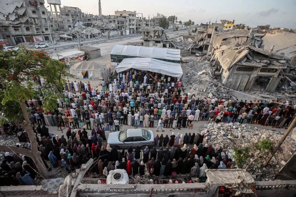 Gazze'de buruk bayram: Bombaların gölgesinde namaz 1
