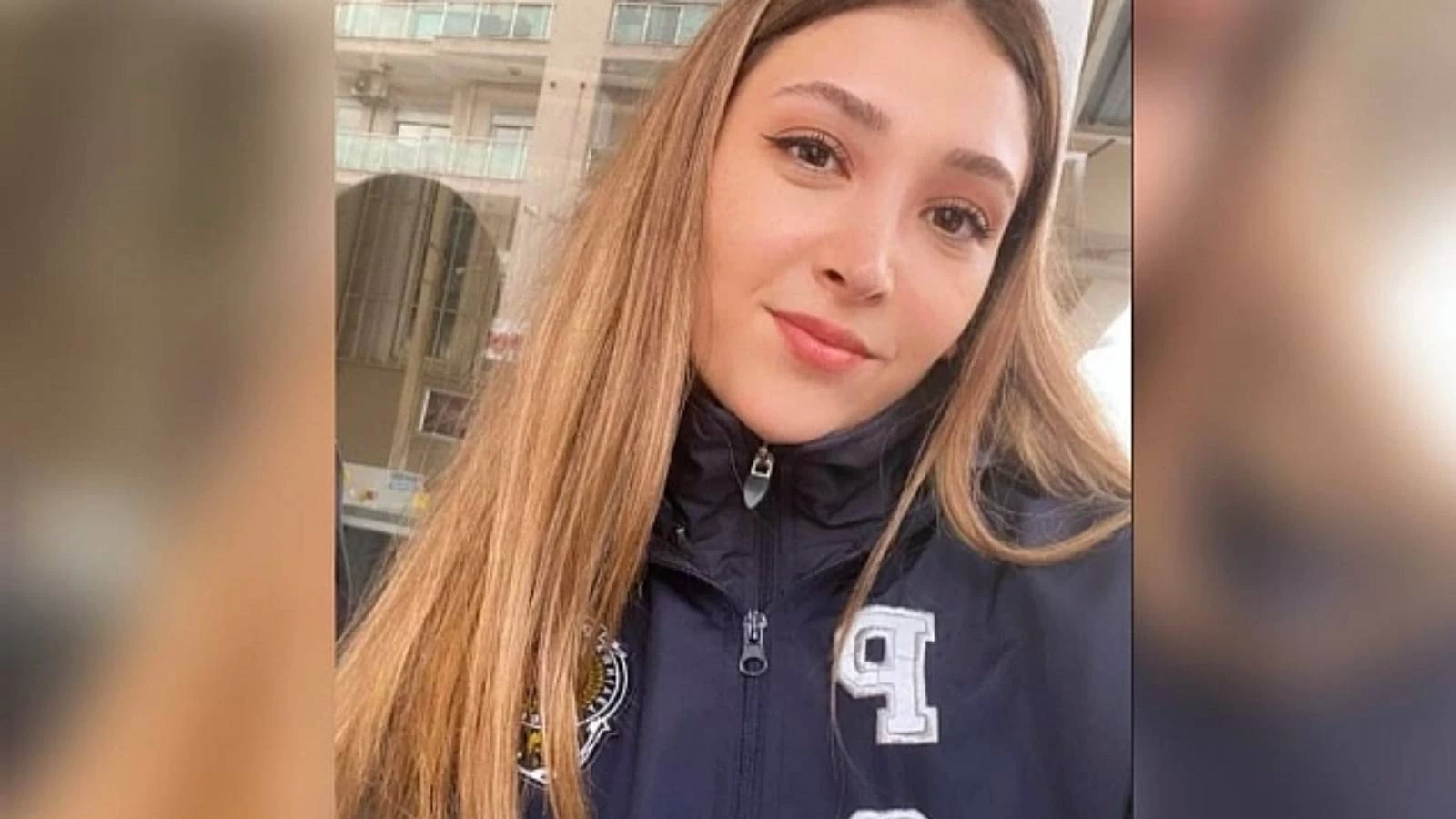 Polis katili uzun namlulu silahlarla poz vermiş 1