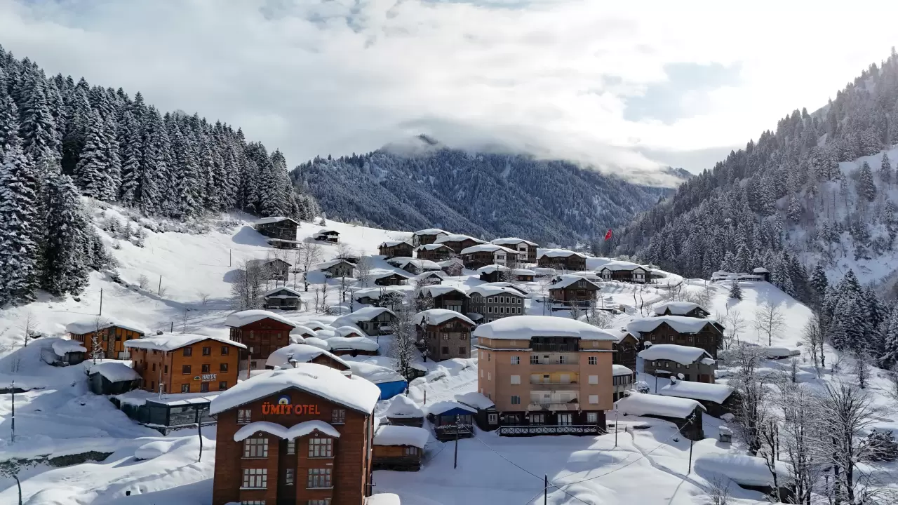 Ayder Yaylası'nda kar örtüsü, doğanın büyüleyici halini oluşturdu 2